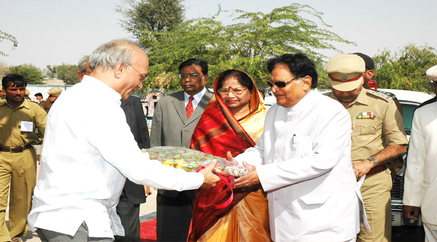 Mr. Nirmal Kumar Sethia, Chairman, Welcoming His Excellency R.S. Gevai, Governor of Bihar
