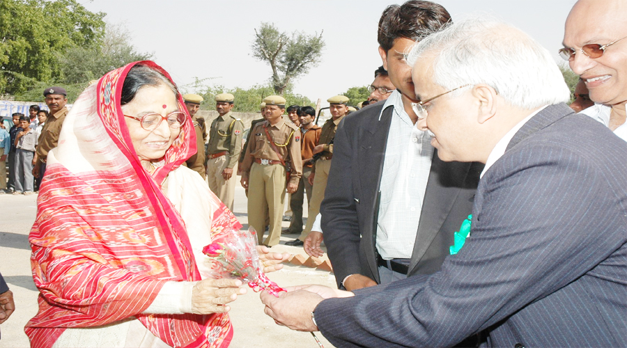 Mr. C.S. Jain, President,  Welcoming of Her Excellency Mrs. Pratibha Patil